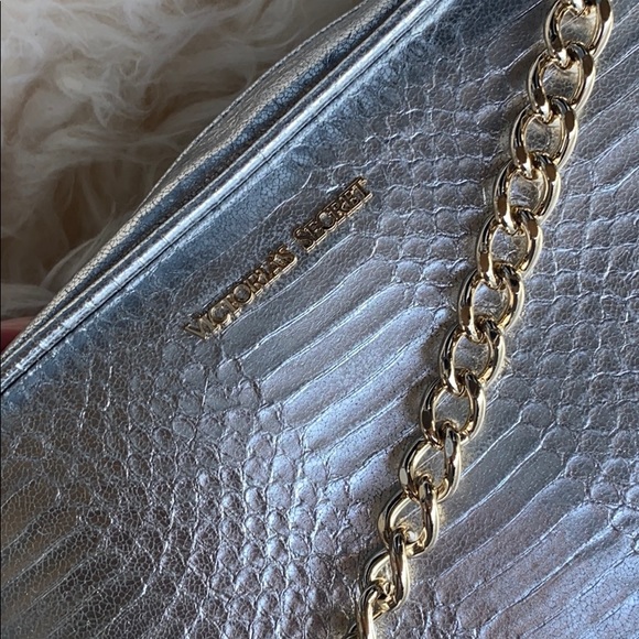 Brand NEW with tagVS Metallic Faux Croc Cross Body - Picture 7 of 11